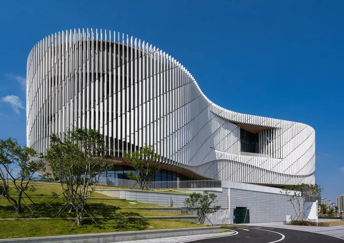 Wood Effect Aluminum Baffle Exterior Wall Cladding & Facade System